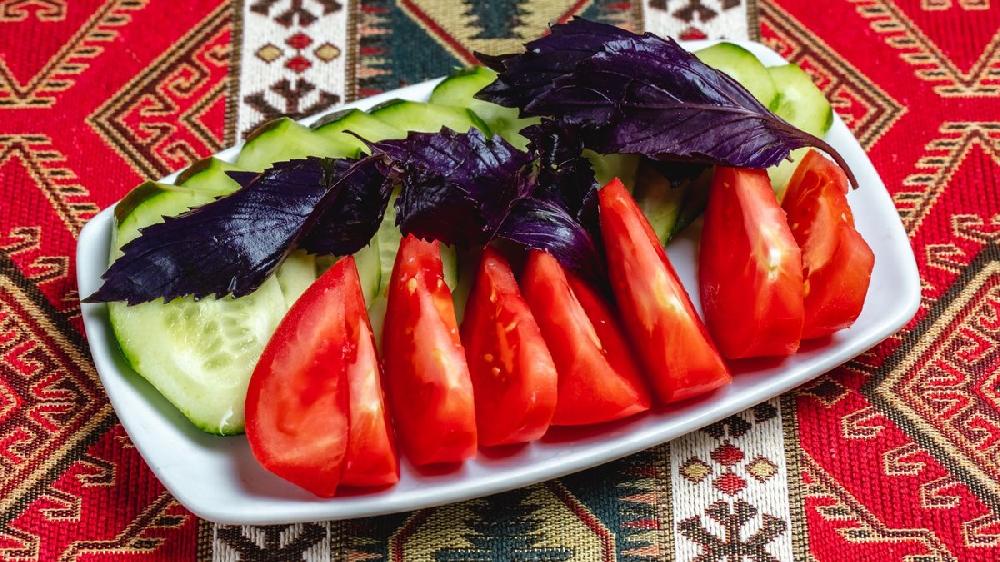 Təzə salat (Pomidor Xiyar)