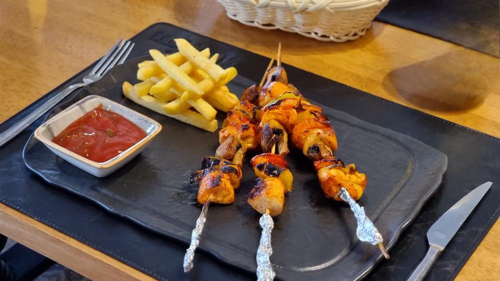 Toyuq əti çöpşişdə