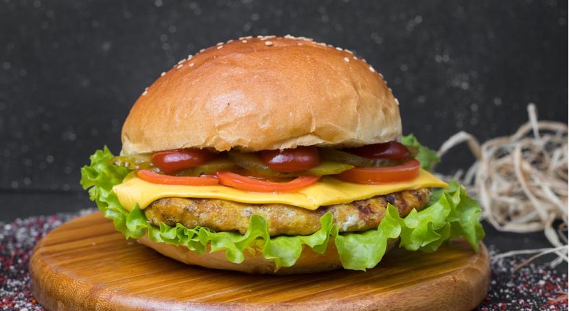 Xırtxırtlı toyuq burgeri