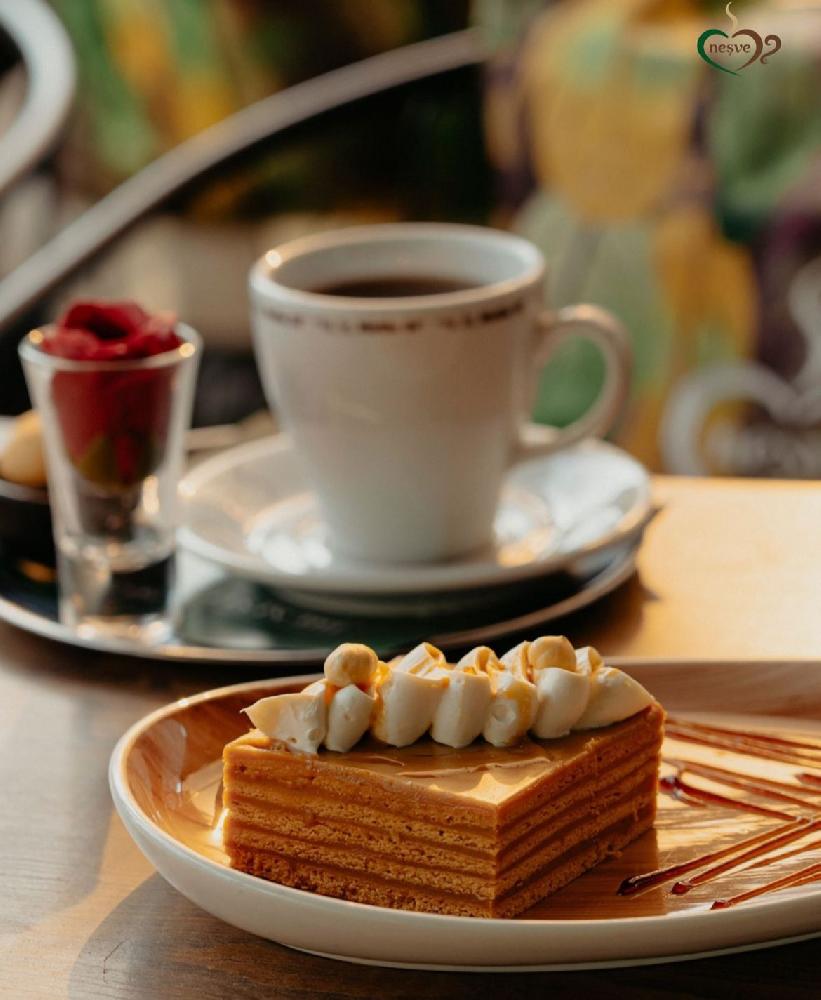 Karamelli fındıqlı ballı tort