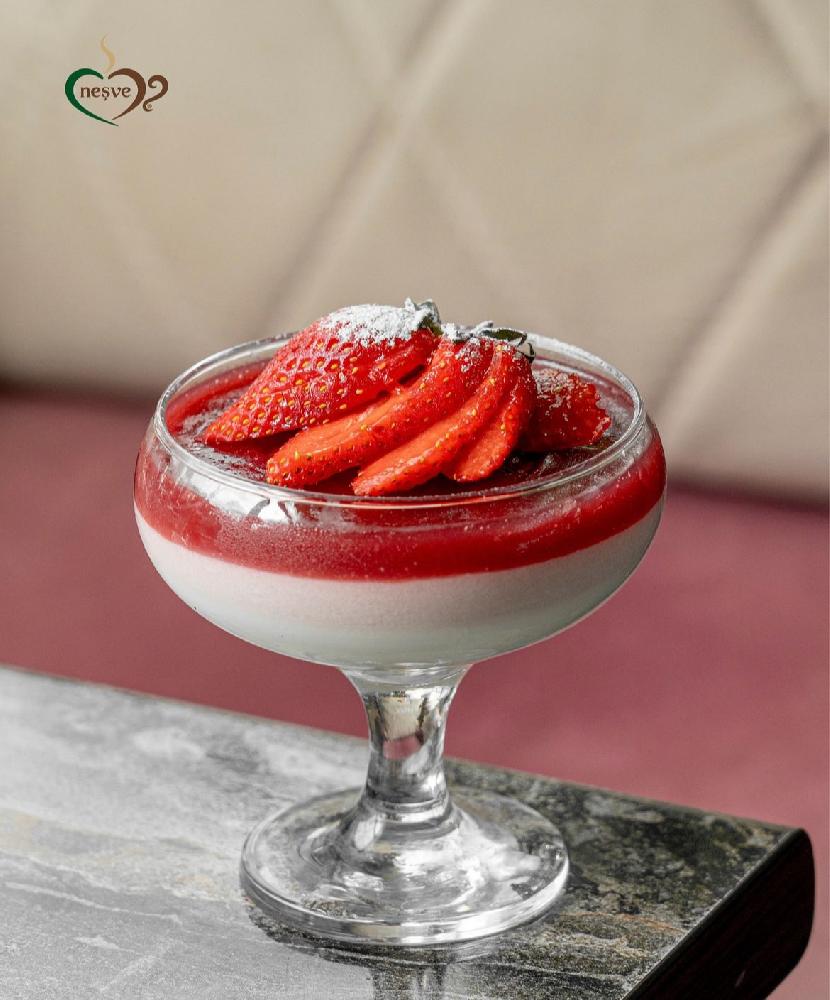 Çiyələkli Panna Kotta