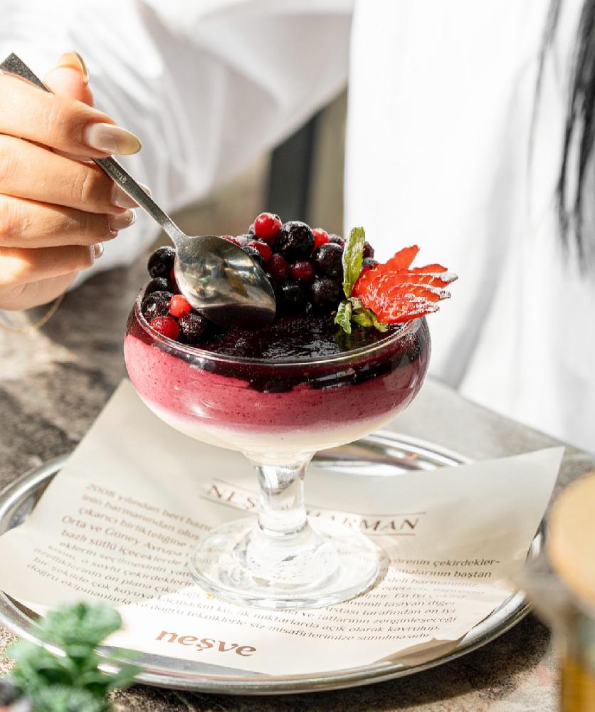 Qarağatlı Panna Kotta