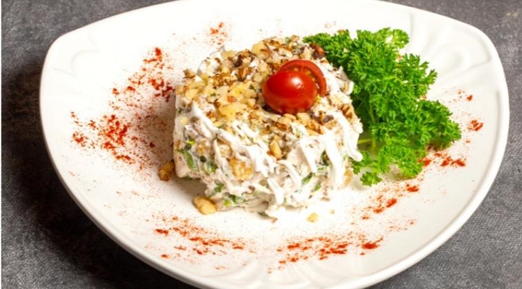 Toyuq salatı