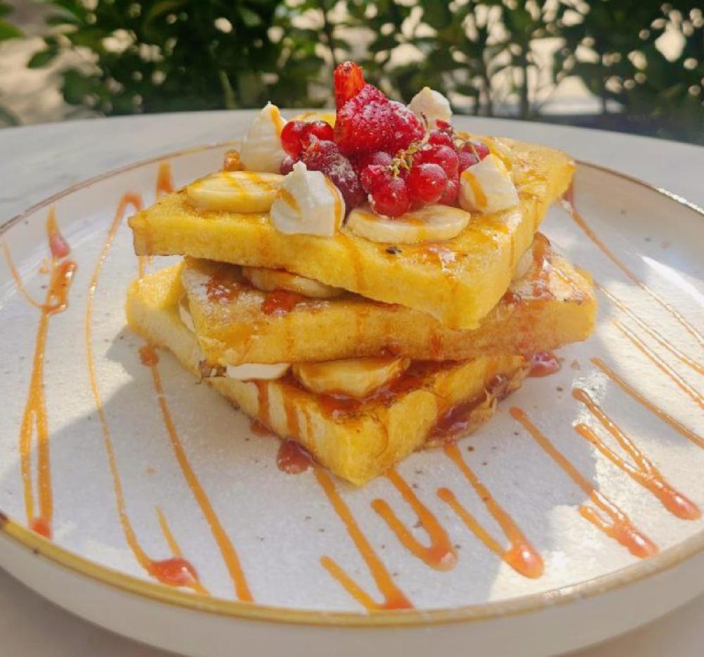 Fransız sayağı Tost (giləmeyvə, banan)