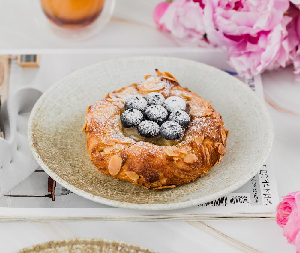 Denish Almond Cream and Seasons Fruits 