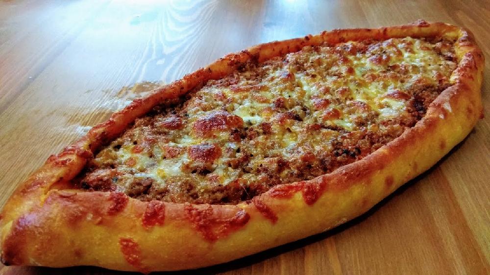 Qıymalı pendirli pide