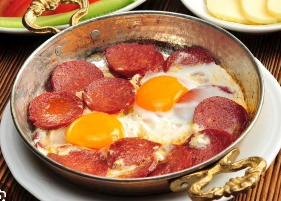Sucuklu yumurta