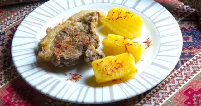 Dana qovurması ocaqda