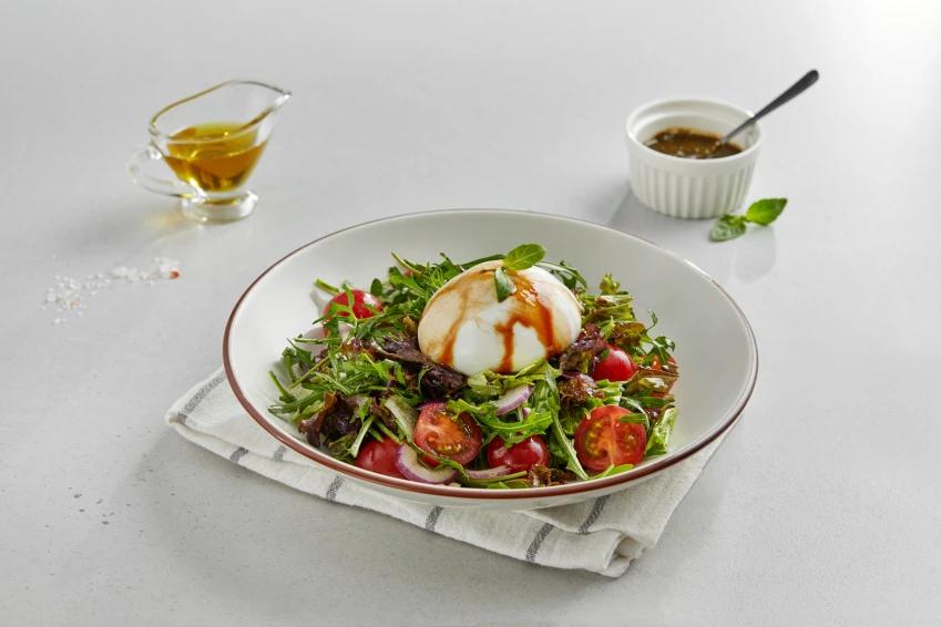 Burrata salatı