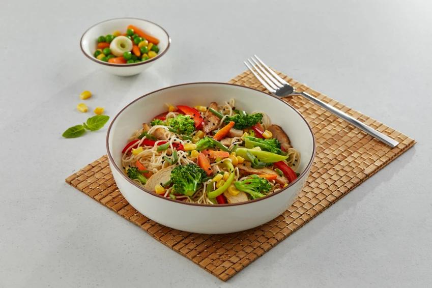 Noodles Toyuqlu