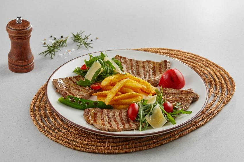 Rukolalı yaprak steak