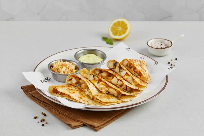 Toyuq Quesadilla