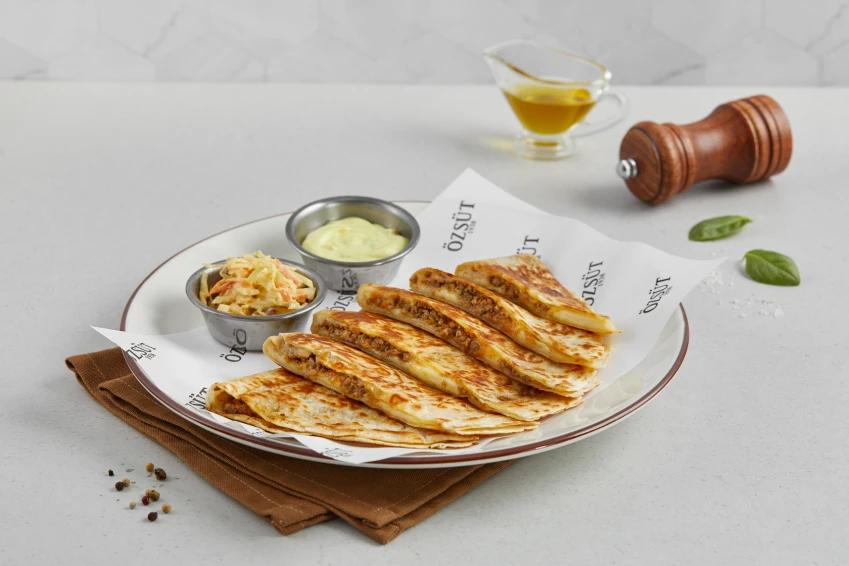 Bolonez Quesadilla