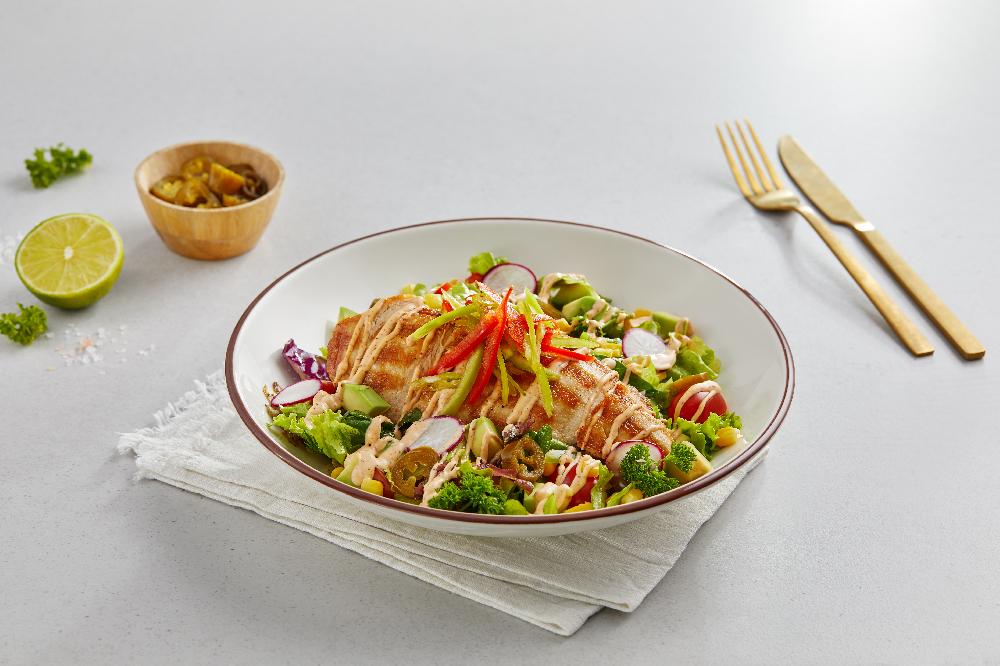 Chipotle souslu toyuq salat                      