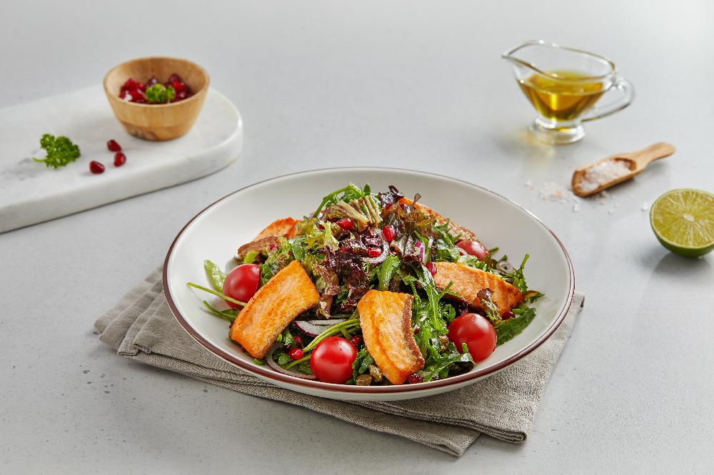 Qızıl balıqlı rukola salatı