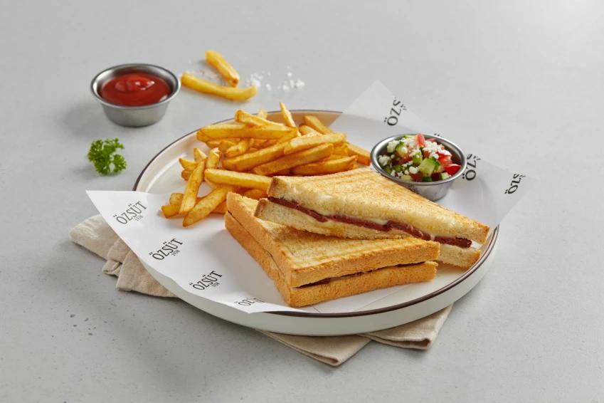 Sucuklu tost