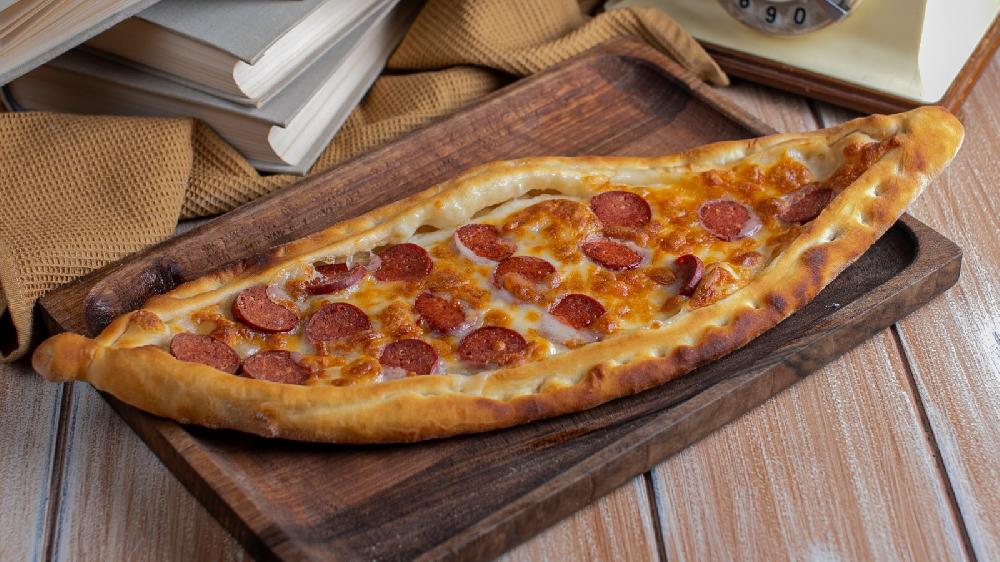 Sucuqlu Pide 