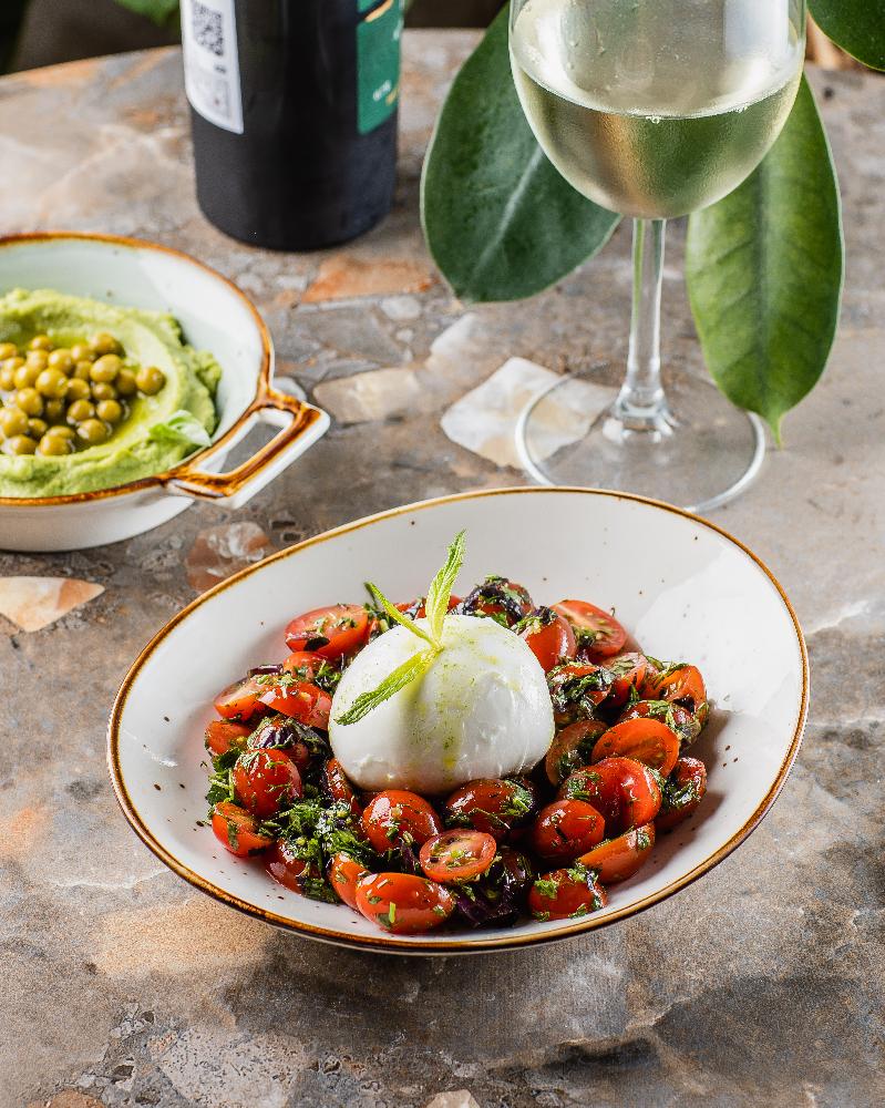 Cherry tomatoes buratta
