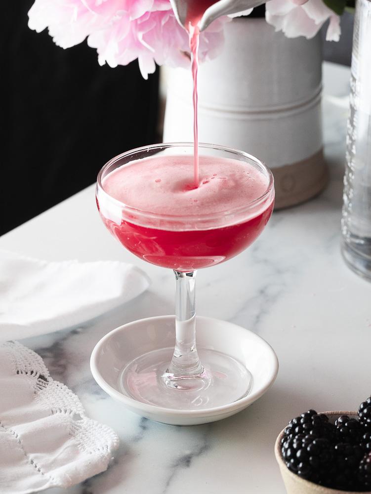 Pink gin sour