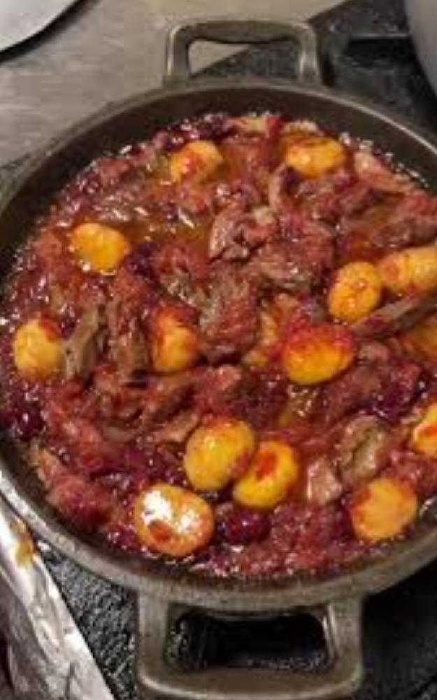 "Vishnəlı dana" (Cherry Beef)