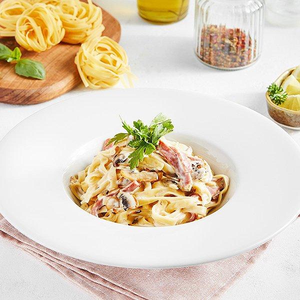Fettuccine vetçina və göbələk ilə