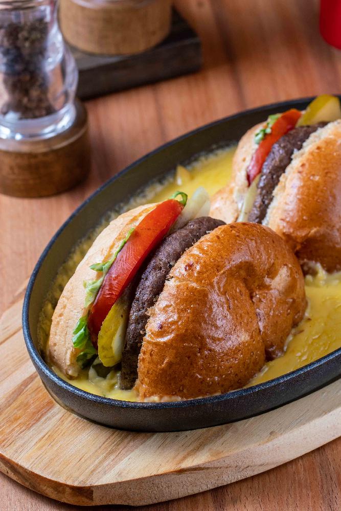 CHEESE POOL BURGER