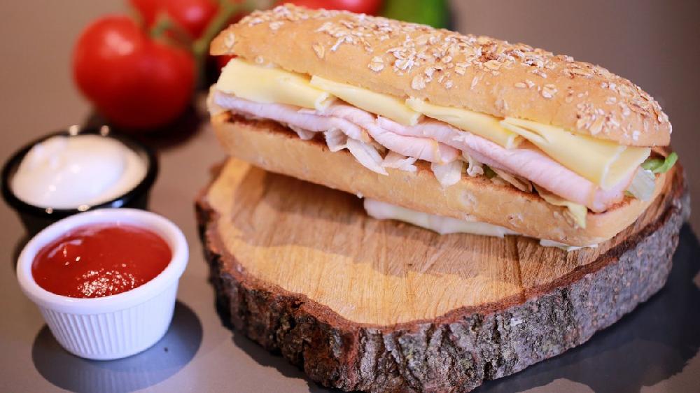 Sandwich vetçina ilə