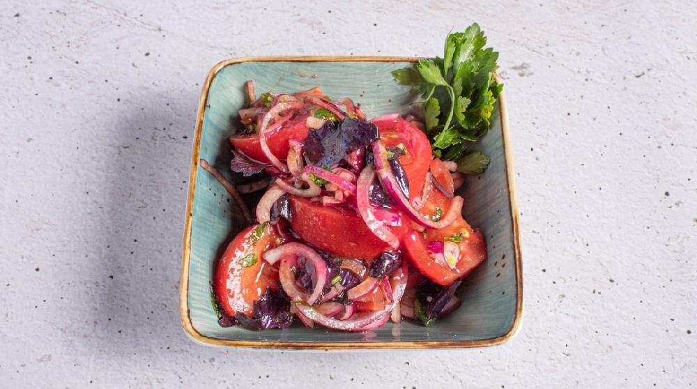 Vişnəli pomidor salatı