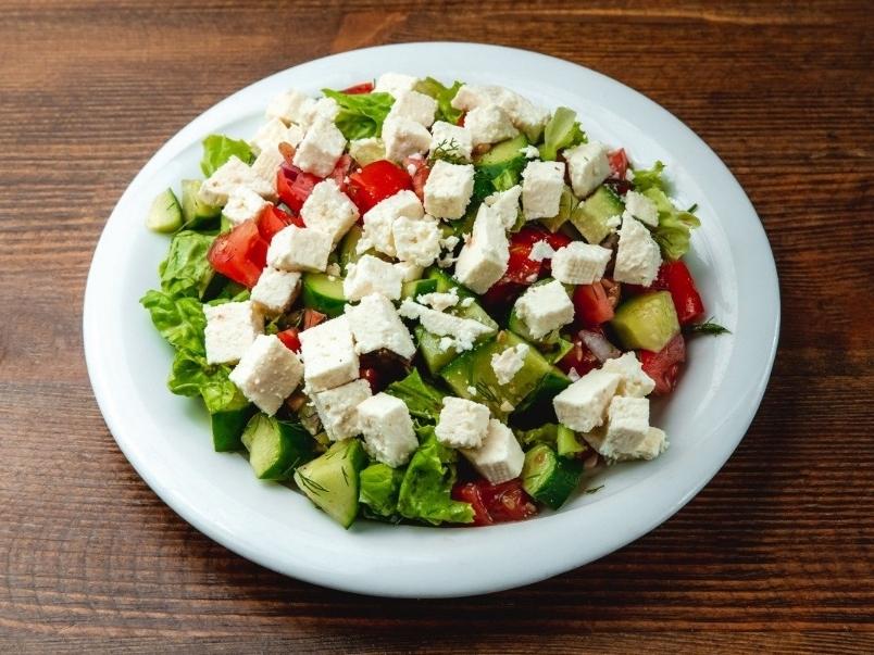 Çoban salatı pendirli