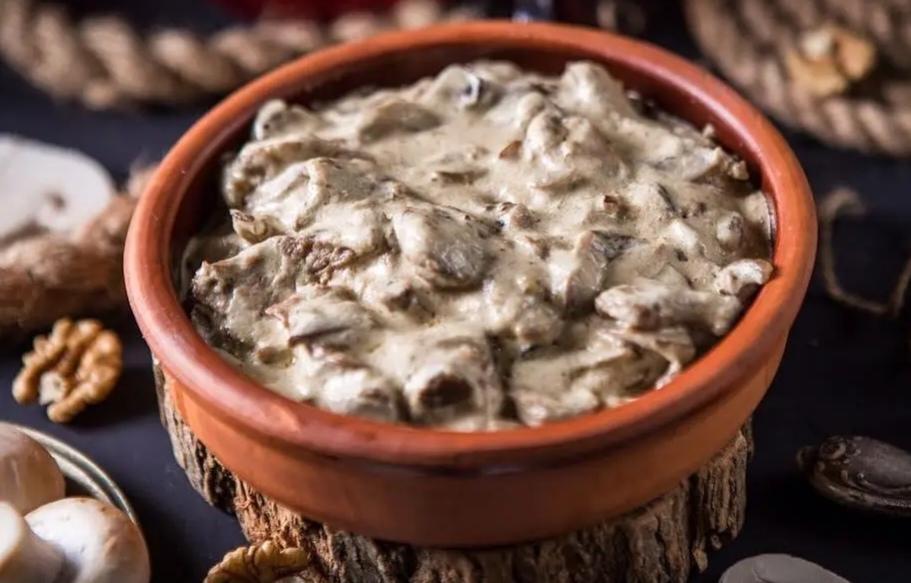 Dana qaymaqlı