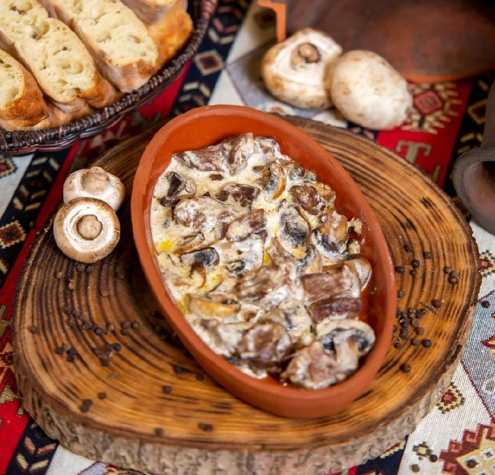 Quzu qaymaqlı