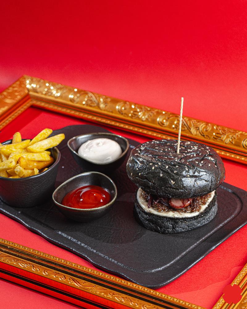 Black Burger Bechamel
