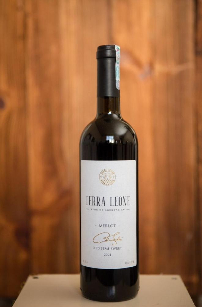 MERLOT Red semi-sweet 2021
