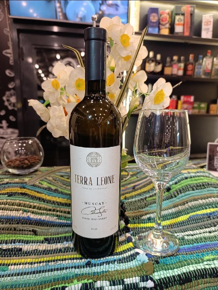 MUSCAT white semi-sweet 2022