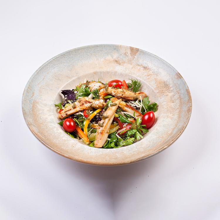 Toyuq salatı