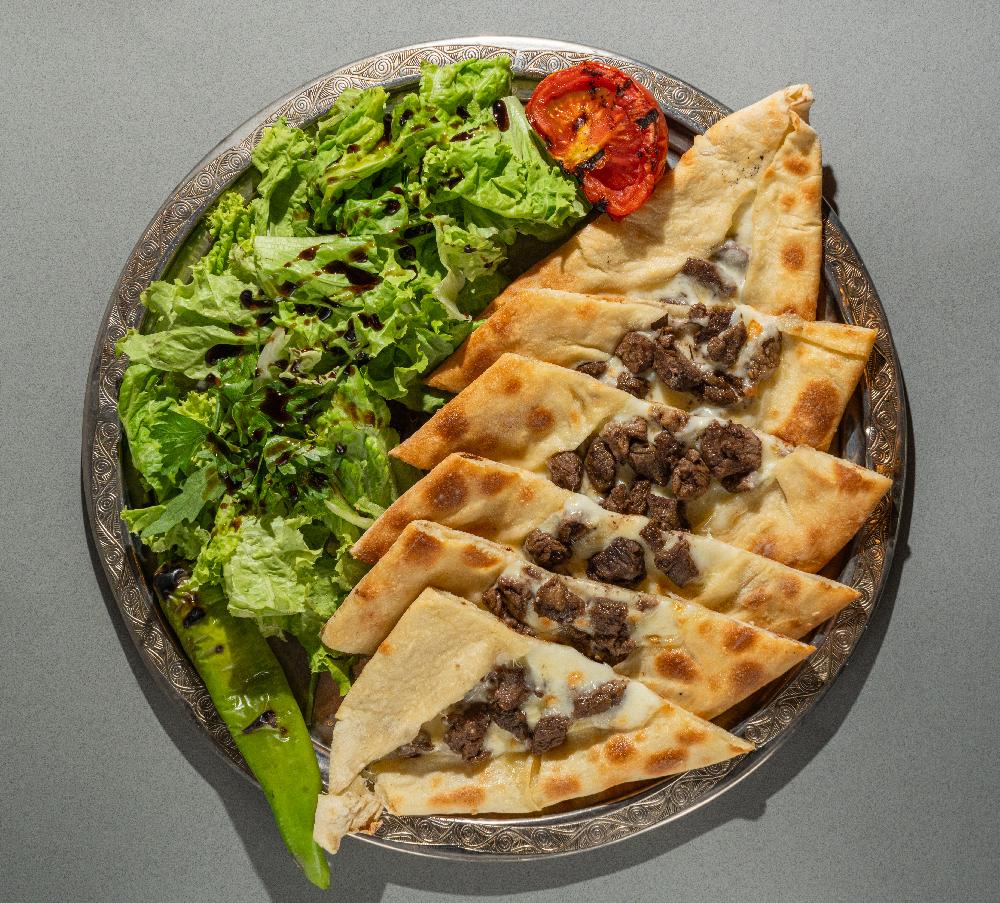 Qovurmalı Kaşarlı Pide