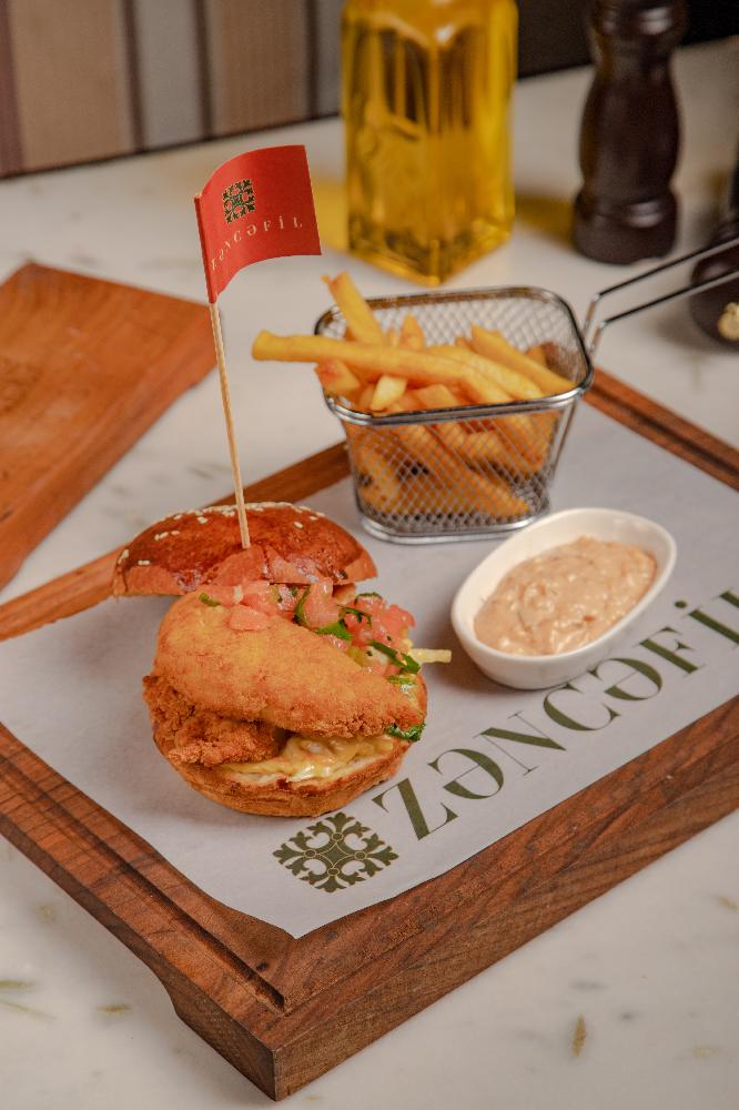 Xırtıldayan Toyuq BURGER 