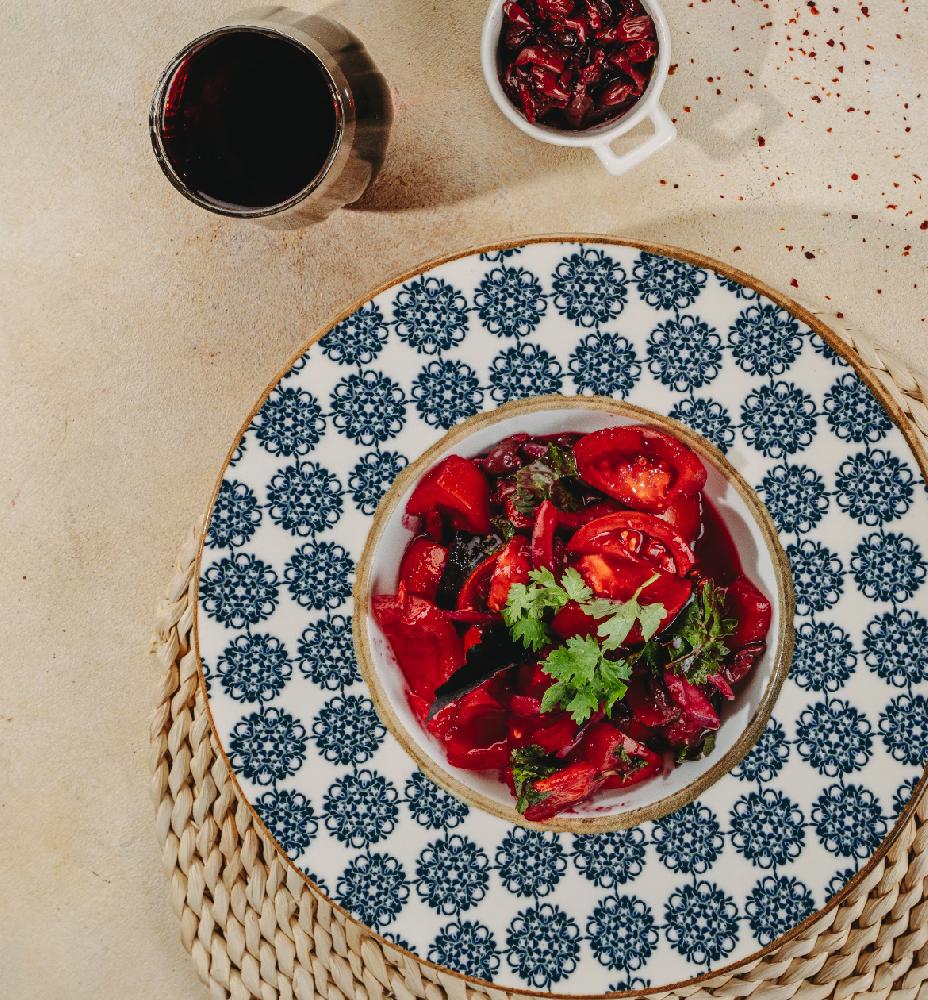 Vişnəli pomidor salatı