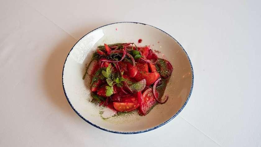 Zoğallı pomidor salatı