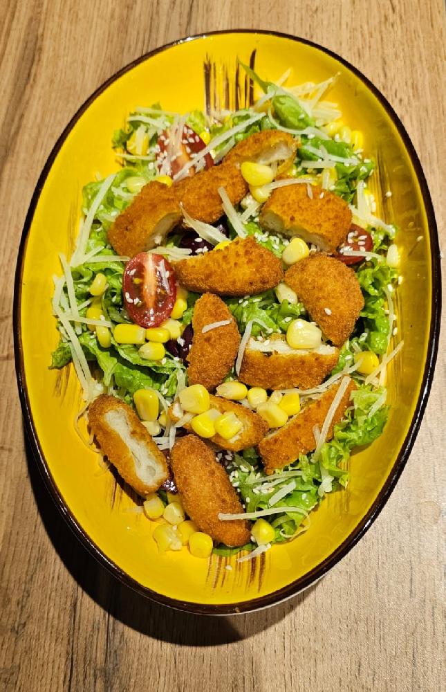 Xırtıldayan toyuq salatı