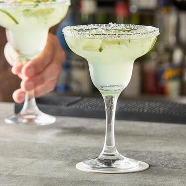 Margarita (tekila, kuantro likoru, şəkər siropu, limon suyu)