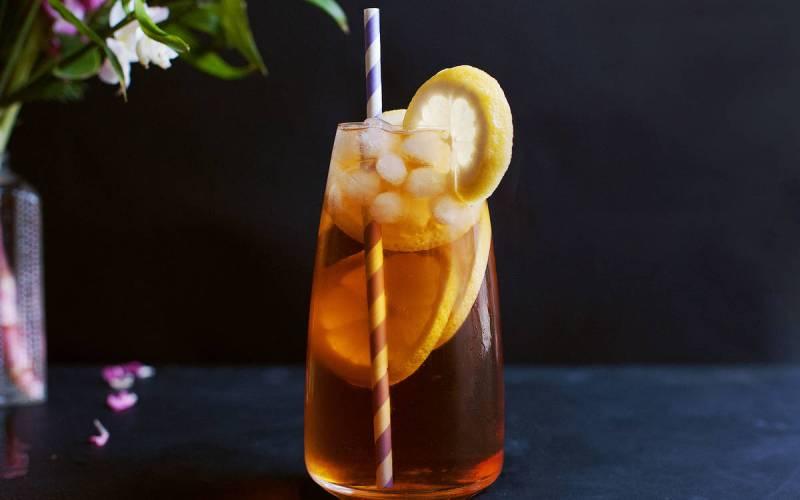 Long island  (tekila, vodka, cin, rom, portağal likoru, limon suyu, kola)