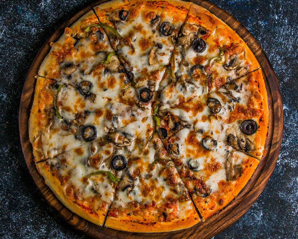 Toyuqlu Göbələkli Pizza