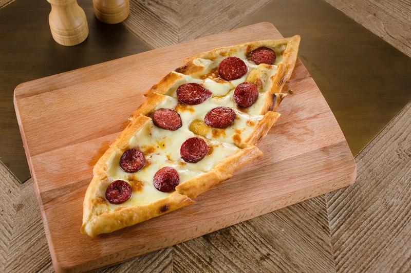 Sucuklu Pide  (400 qr)