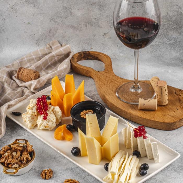 Qatışıq pendir çeşidləri  (400 qr)