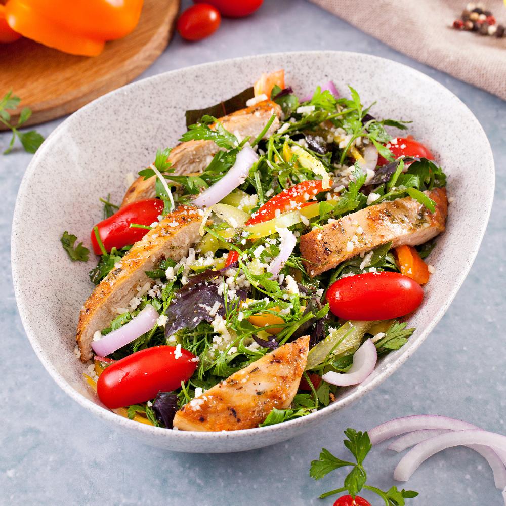 Qızardılmış toyuq salatı