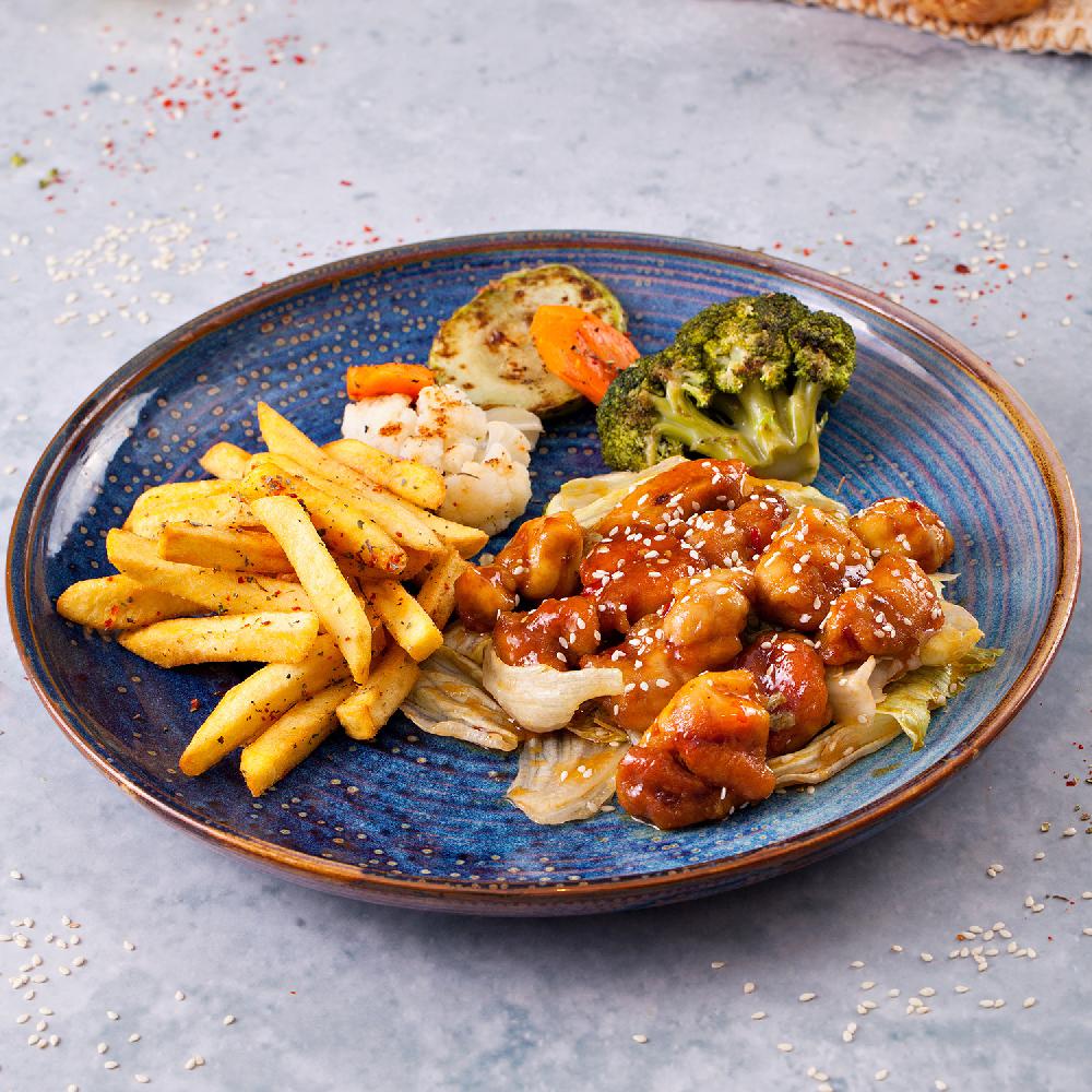 Teriyaki souslu toyuq salatı