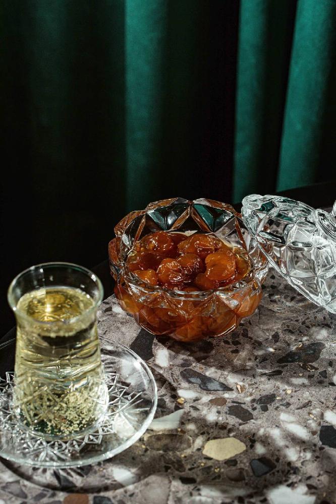Çay mürəbbə ilə