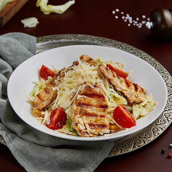 Sezar salatı toyuq