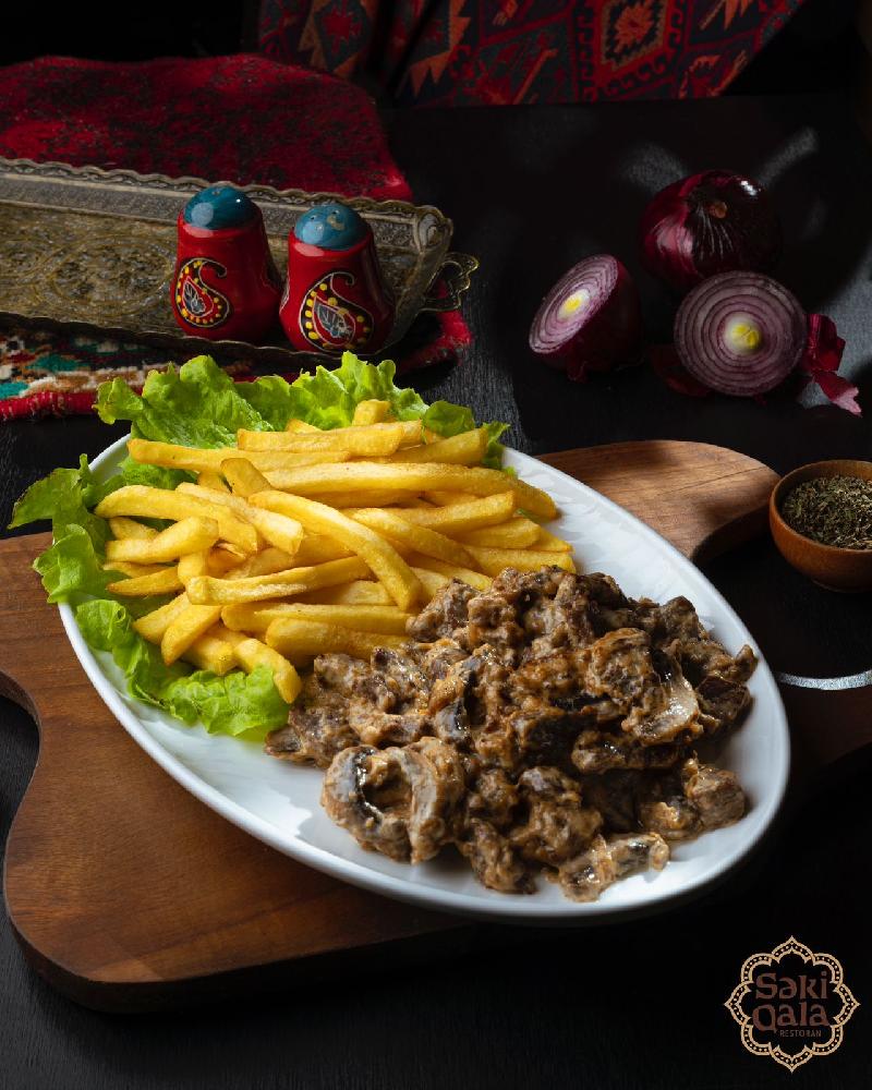 Toyuq stroganoff